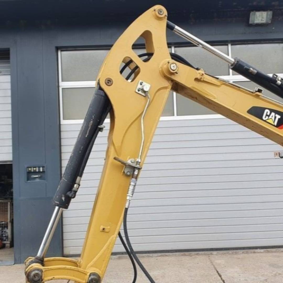 Mini-Pelle Caterpillar CAT 302.2D (2013) – Compacte, Fiable et Immédiatement Opérationnelle