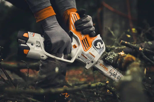 Scie à main à batterie STIHL GTA 40 – Pack 2 batteries AS 2, chargeur AL 5-2 et mallette