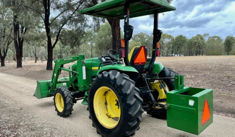 Tracteur John Deere 4310 – 31 CV – 4x4 – 1 476 h – Fiable et Polyvalent