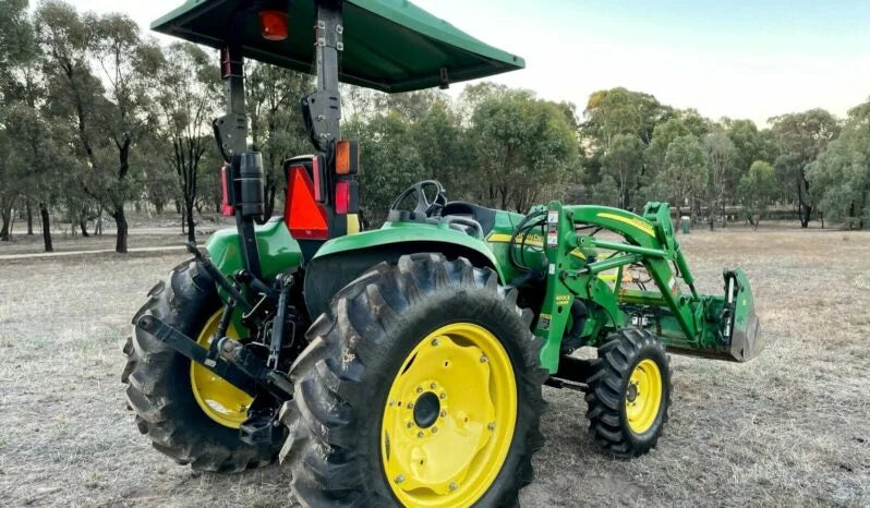 Tracteur John Deere 4320 – 48 CV – 4x4 – Robuste, Révisé, Prêt à Travailler